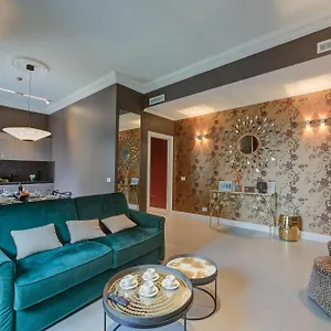 7-suites.hotelitalianriviera.com/