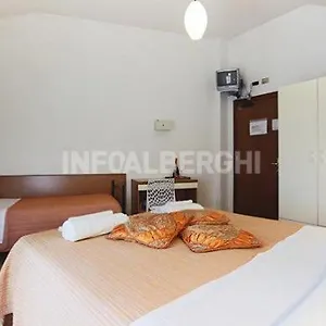 hotel-arianna-pinarella.emilia-romagnahotels.net/